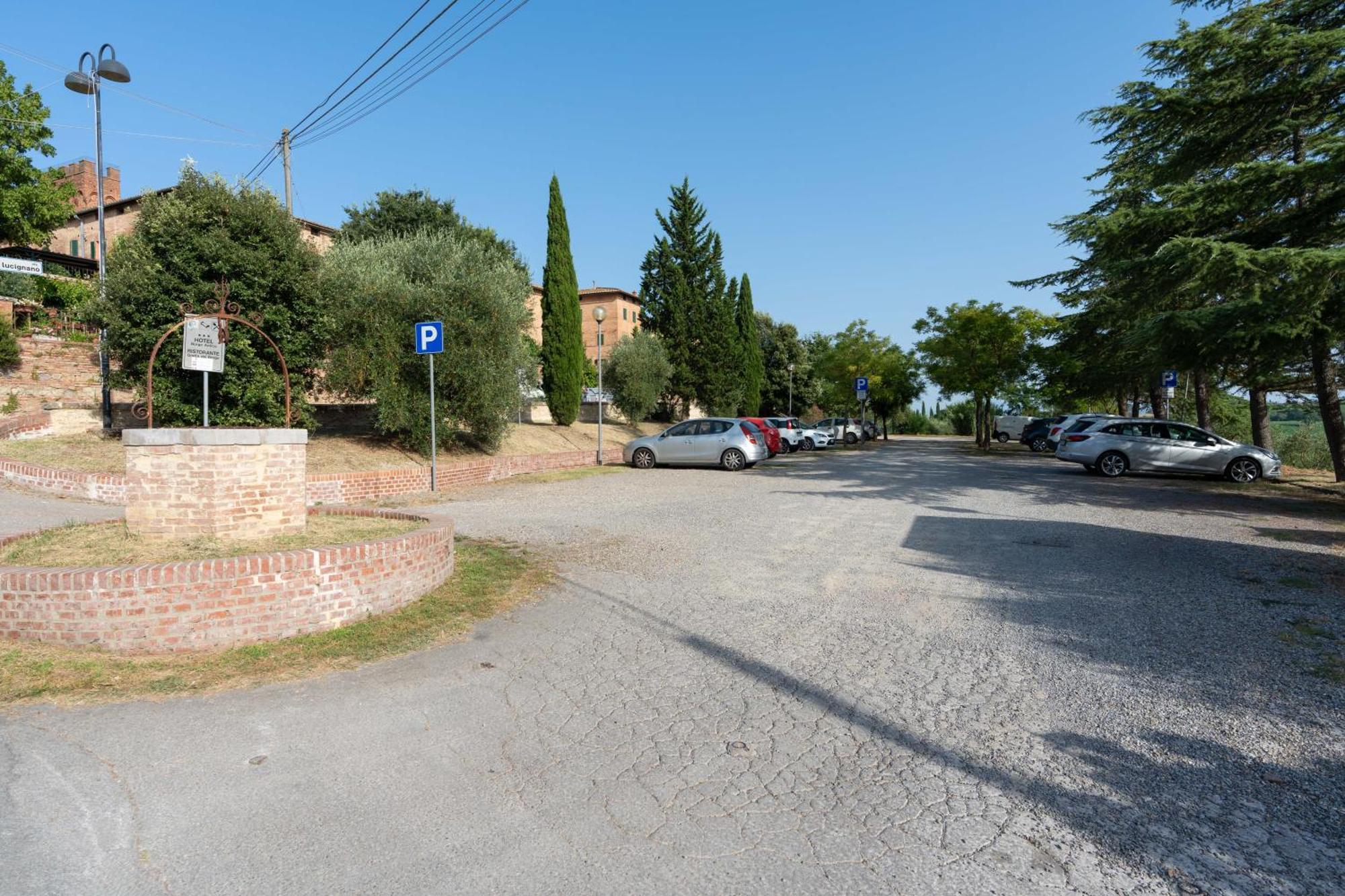 Hotel Ristorante Borgo Antico Monteroni dʼArbia Exterior foto