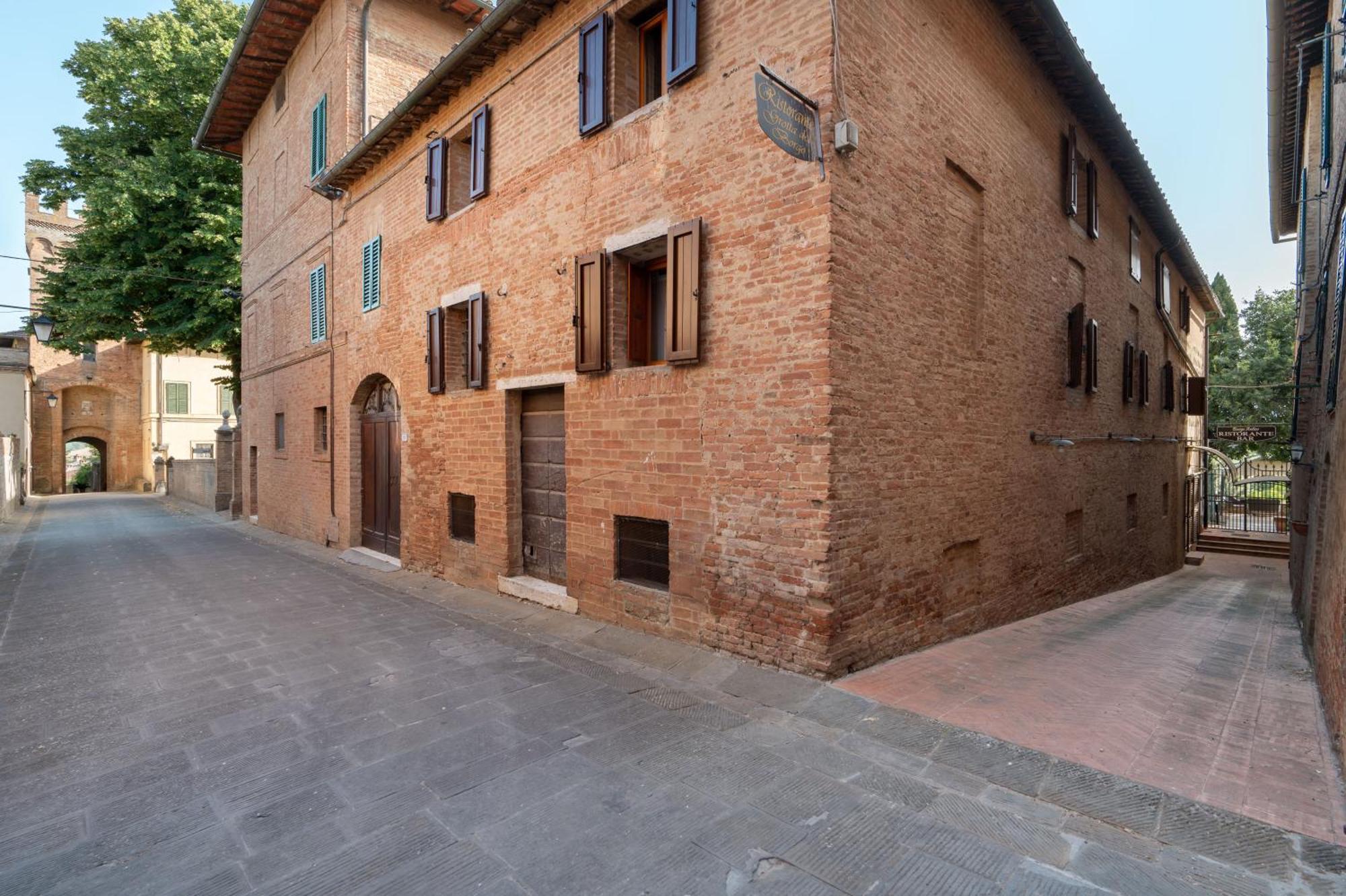 Hotel Ristorante Borgo Antico Monteroni dʼArbia Exterior foto