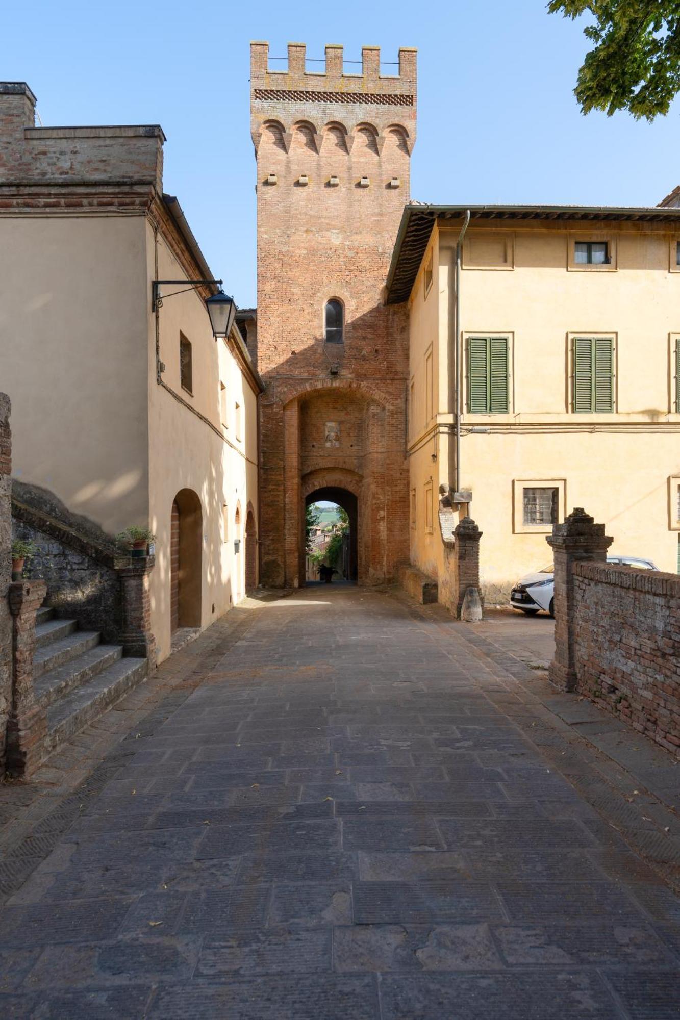 Hotel Ristorante Borgo Antico Monteroni dʼArbia Exterior foto