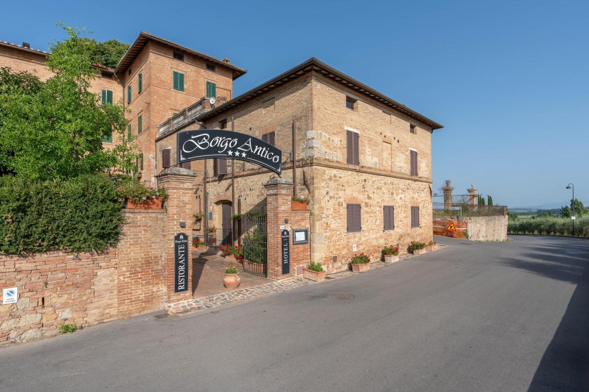 Hotel Ristorante Borgo Antico Monteroni dʼArbia Exterior foto