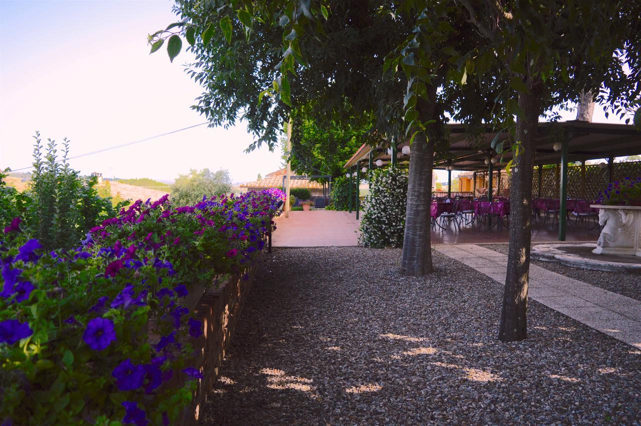 Hotel Ristorante Borgo Antico Monteroni dʼArbia Exterior foto