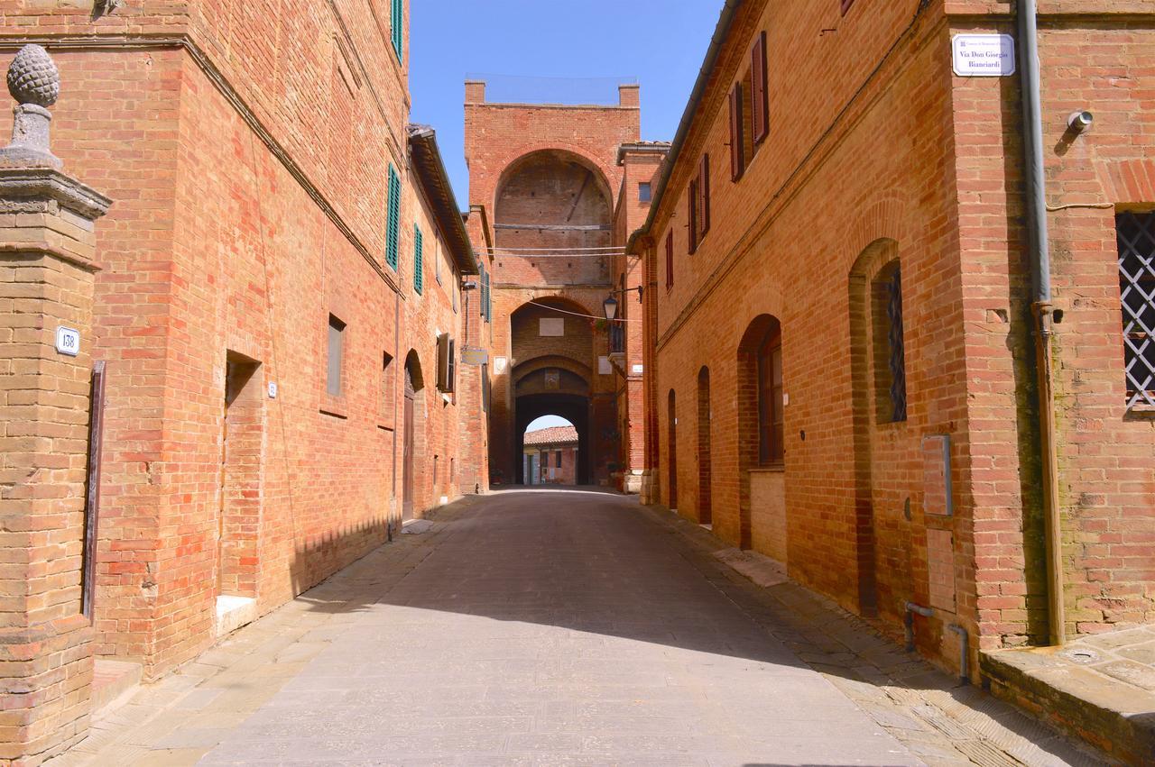 Hotel Ristorante Borgo Antico Monteroni dʼArbia Exterior foto